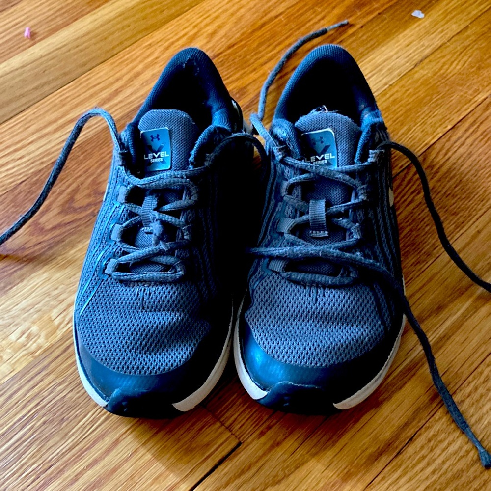 Under armour good condition size 13 gray sneakers